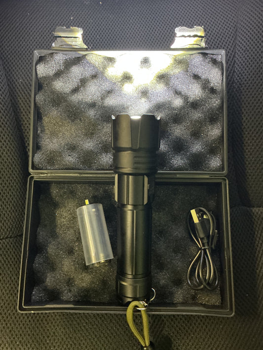300 Lumen Zoomable Waterproof Flaslight